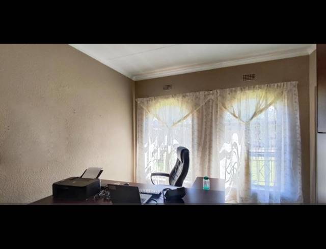 4 BEDROOM HOUSE FOR SALE IN FREEWAY PARK